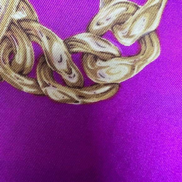 Beautiful CHANEL Itlay made   100%  silk scarf 34"  Pink Gold Chain Logo (36) - Picture 7 of 12